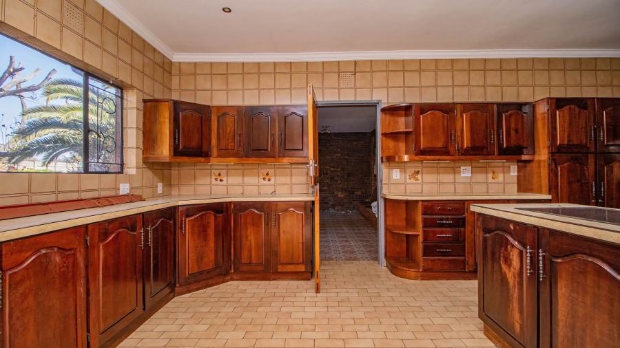 To Let 4 Bedroom Property for Rent in Lakefield Gauteng