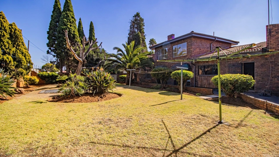 To Let 4 Bedroom Property for Rent in Lakefield Gauteng