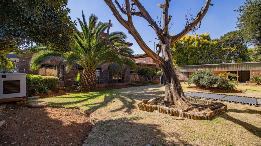 To Let 4 Bedroom Property for Rent in Lakefield Gauteng