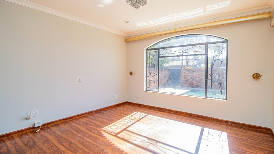 To Let 4 Bedroom Property for Rent in Lakefield Gauteng