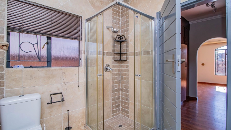 To Let 4 Bedroom Property for Rent in Lakefield Gauteng