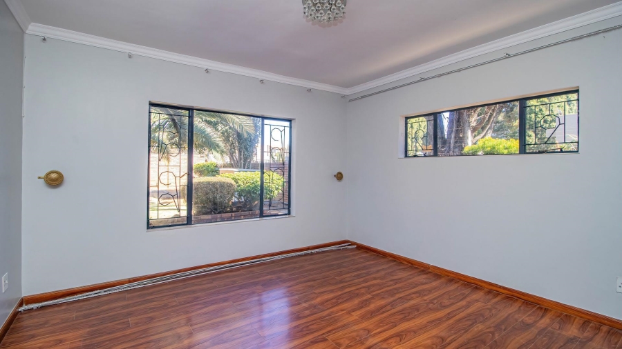 To Let 4 Bedroom Property for Rent in Lakefield Gauteng