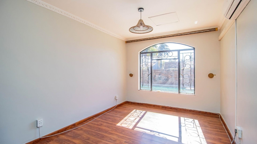 To Let 4 Bedroom Property for Rent in Lakefield Gauteng