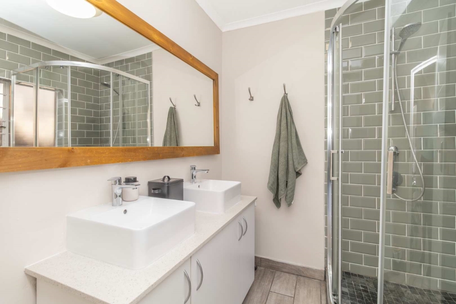 2 Bedroom Property for Sale in Gallo Manor Gauteng