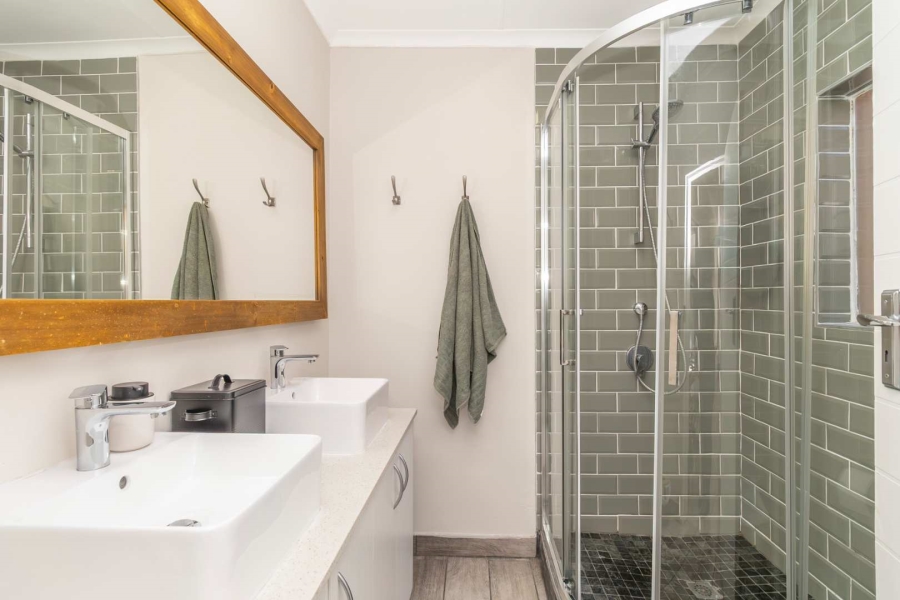 2 Bedroom Property for Sale in Gallo Manor Gauteng