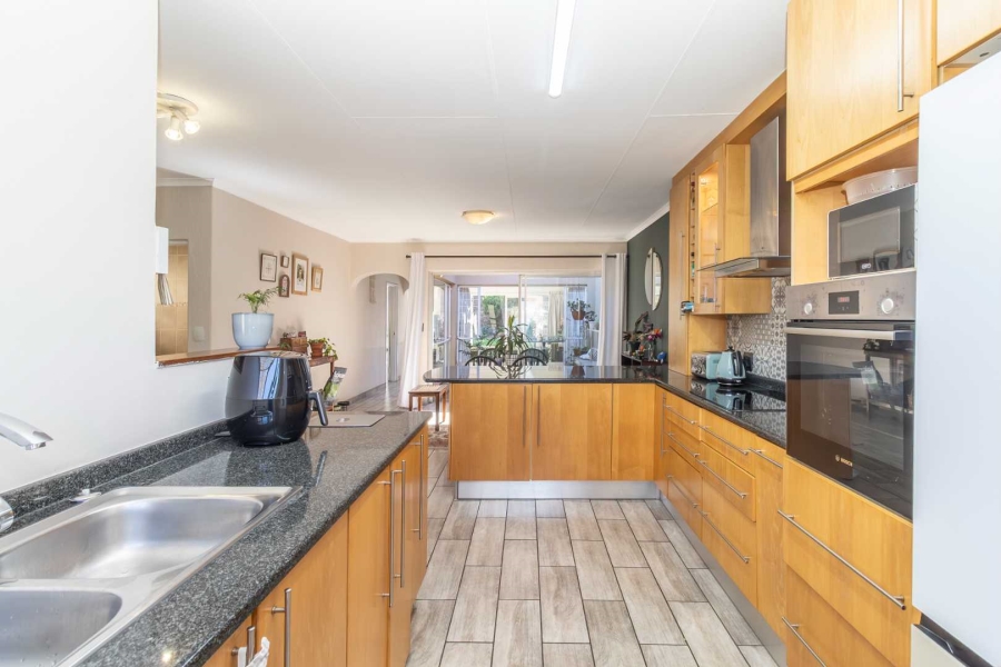 2 Bedroom Property for Sale in Gallo Manor Gauteng