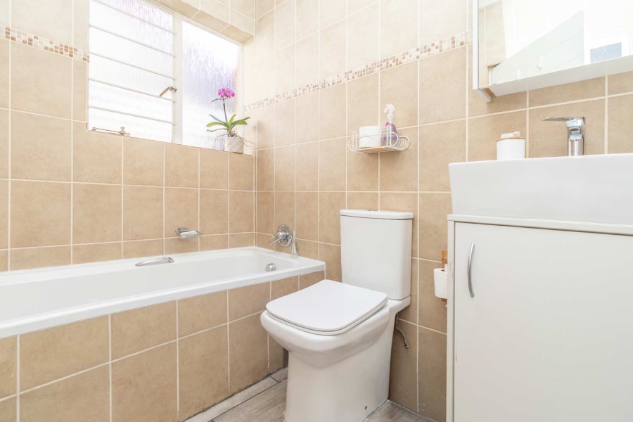 2 Bedroom Property for Sale in Gallo Manor Gauteng