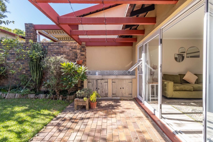 2 Bedroom Property for Sale in Gallo Manor Gauteng