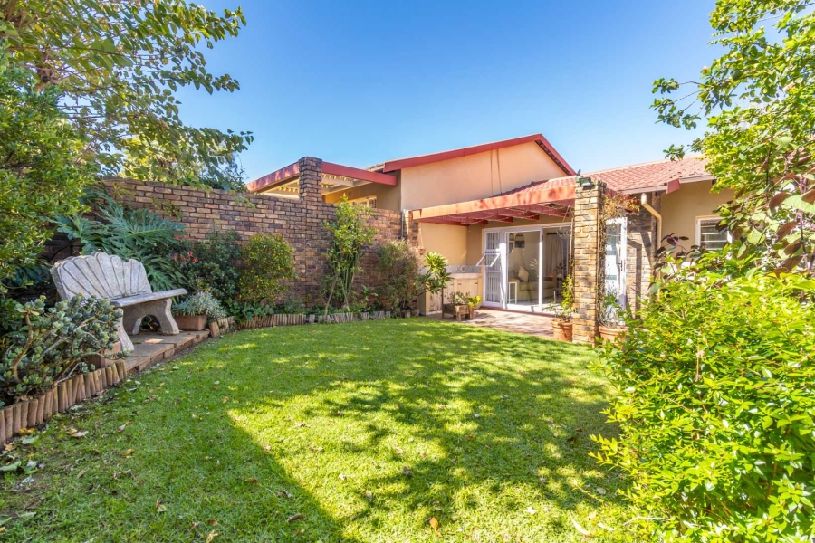 2 Bedroom Property for Sale in Gallo Manor Gauteng