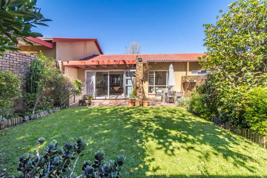 2 Bedroom Property for Sale in Gallo Manor Gauteng