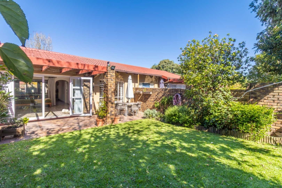 2 Bedroom Property for Sale in Gallo Manor Gauteng