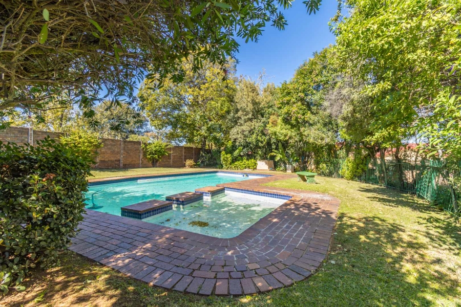 2 Bedroom Property for Sale in Gallo Manor Gauteng