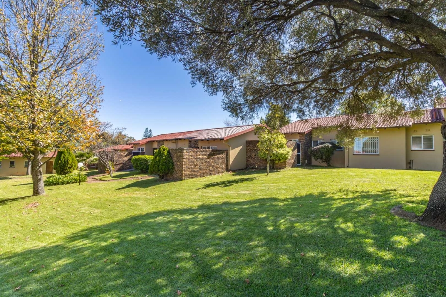2 Bedroom Property for Sale in Gallo Manor Gauteng