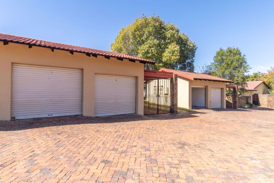 2 Bedroom Property for Sale in Gallo Manor Gauteng