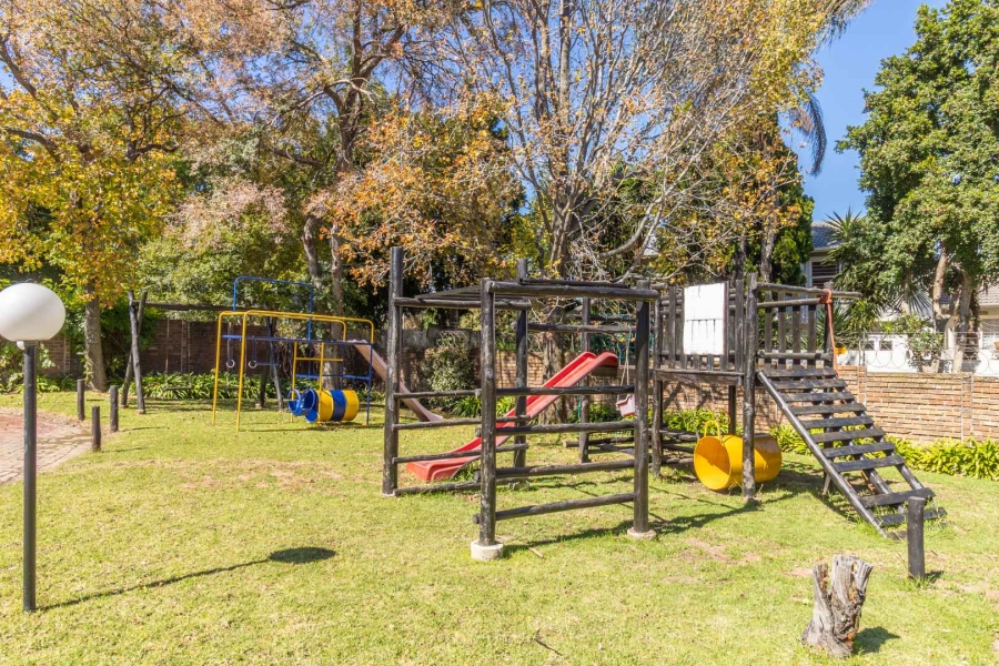 2 Bedroom Property for Sale in Gallo Manor Gauteng