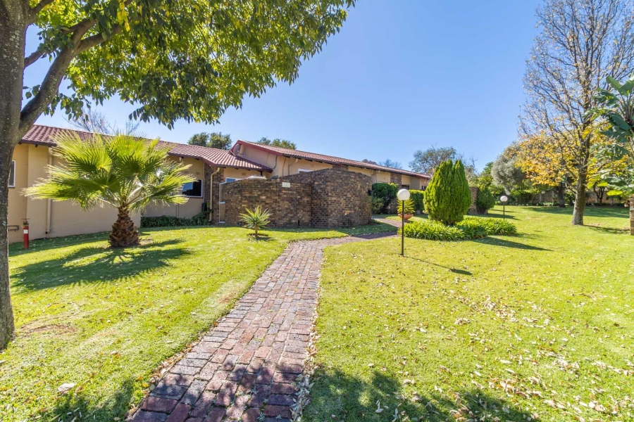 2 Bedroom Property for Sale in Gallo Manor Gauteng