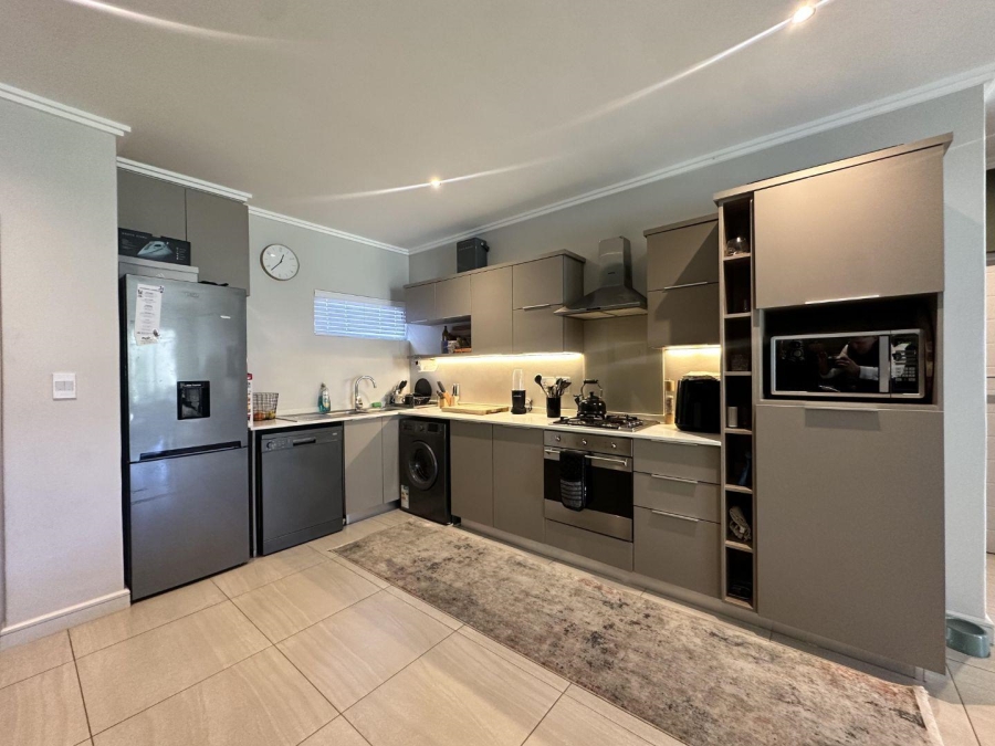 To Let 2 Bedroom Property for Rent in Bryanston Gauteng