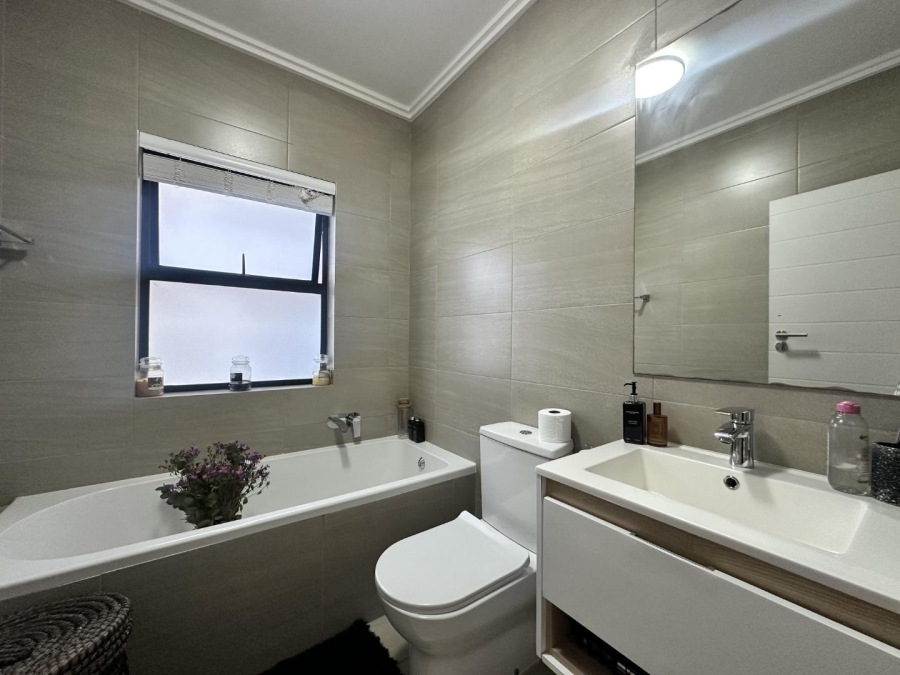 To Let 2 Bedroom Property for Rent in Bryanston Gauteng