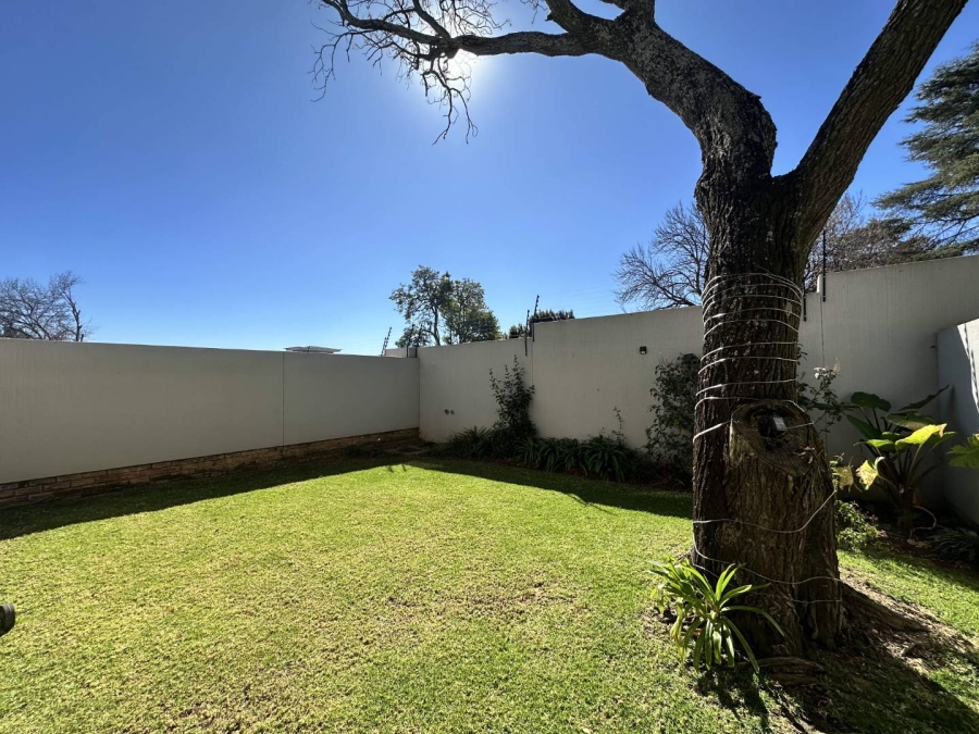 To Let 2 Bedroom Property for Rent in Bryanston Gauteng