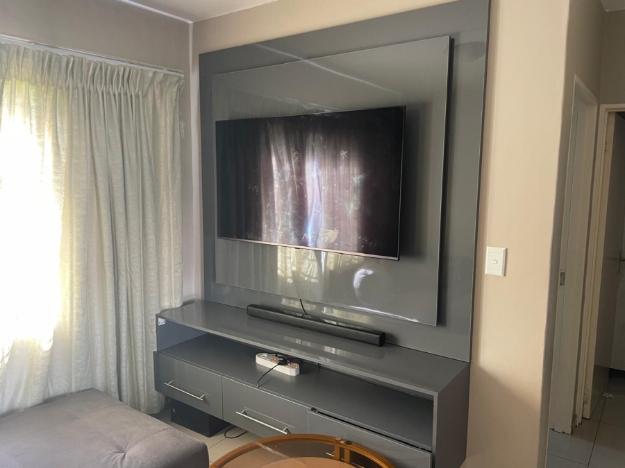 2 Bedroom Property for Sale in Fleurhof Gauteng