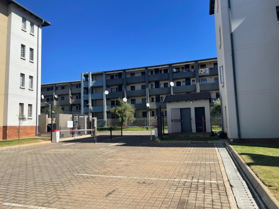 2 Bedroom Property for Sale in Fleurhof Gauteng