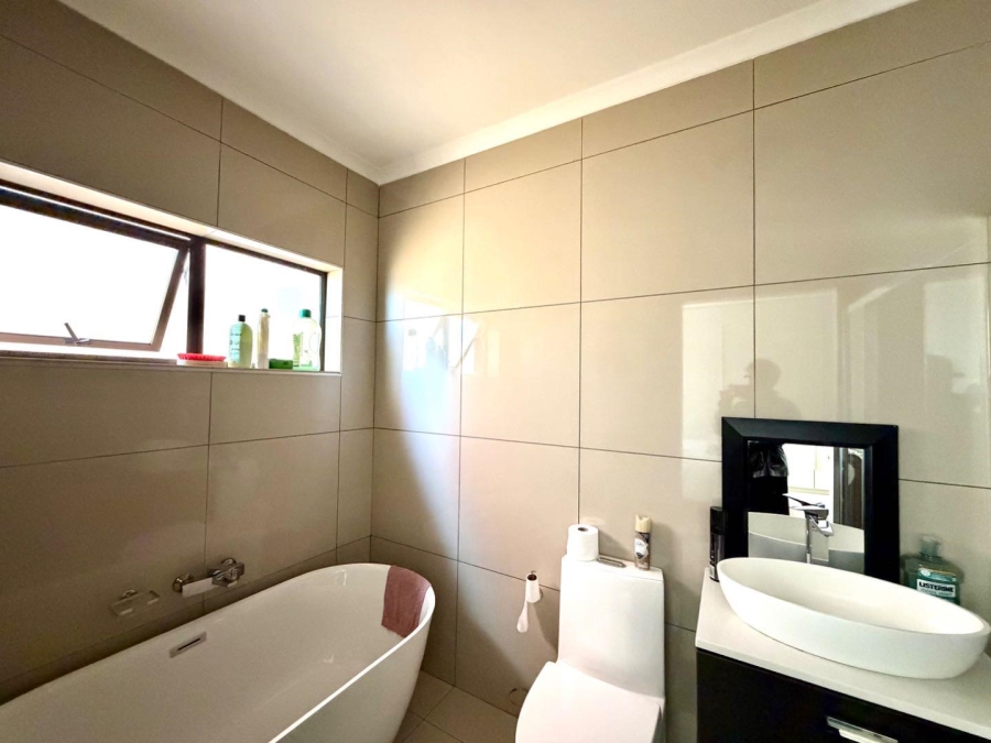 To Let 3 Bedroom Property for Rent in Sagewood Gauteng