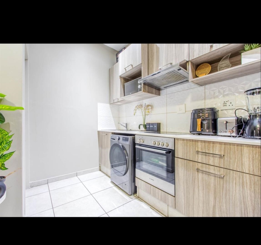 1 Bedroom Property for Sale in Rosebank Gauteng