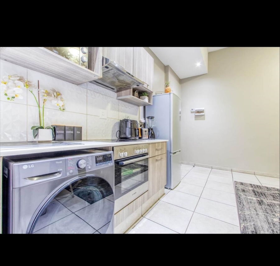 1 Bedroom Property for Sale in Rosebank Gauteng