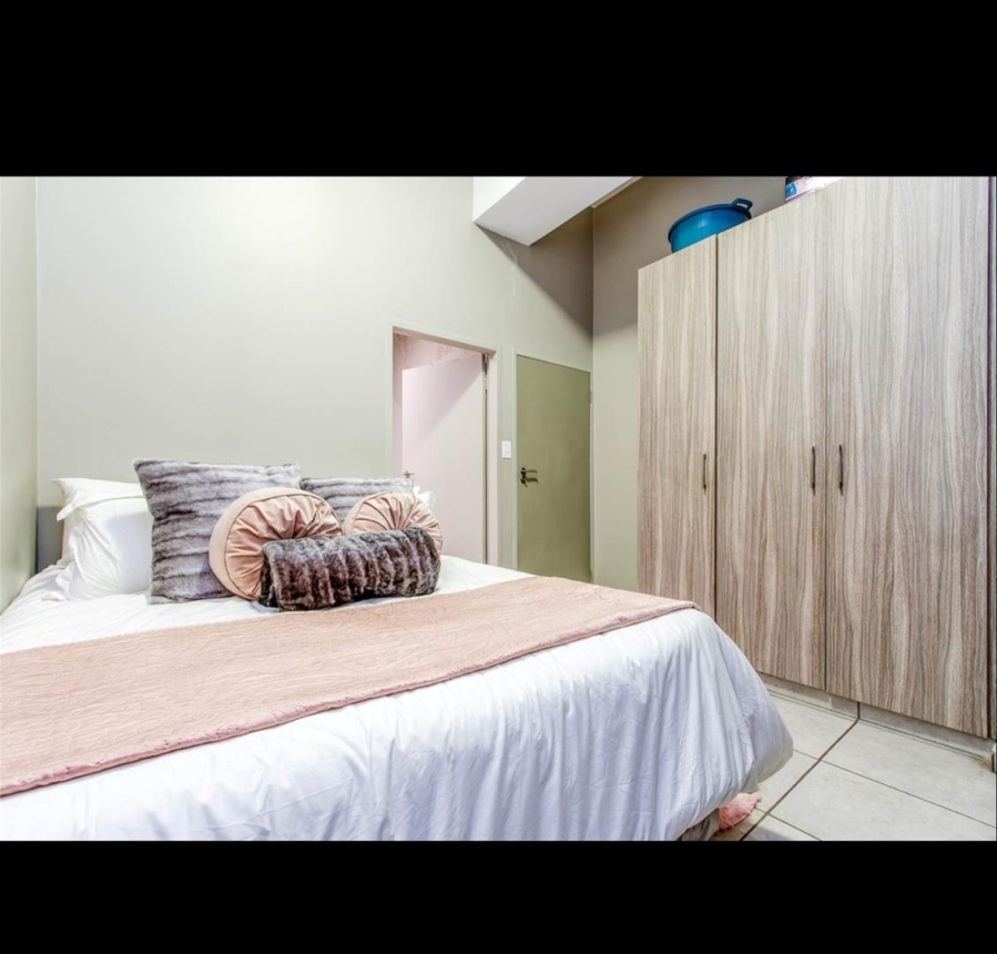 1 Bedroom Property for Sale in Rosebank Gauteng