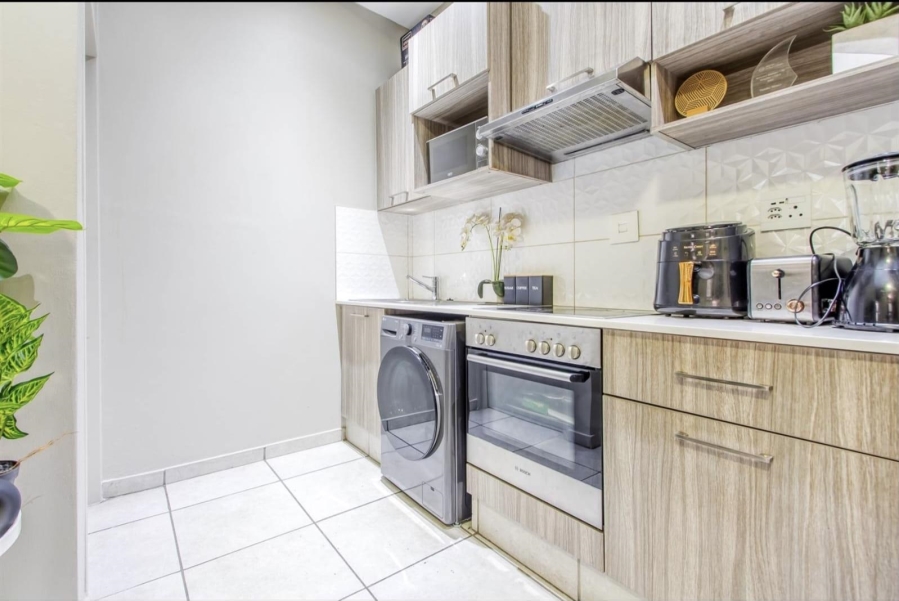 1 Bedroom Property for Sale in Rosebank Gauteng