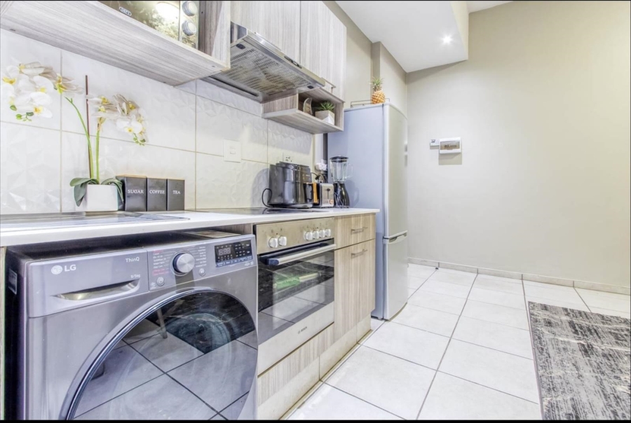 1 Bedroom Property for Sale in Rosebank Gauteng