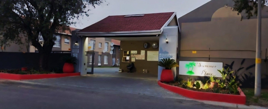 2 Bedroom Property for Sale in Verwoerdpark Gauteng