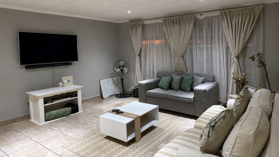 2 Bedroom Property for Sale in Verwoerdpark Gauteng