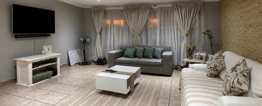 2 Bedroom Property for Sale in Verwoerdpark Gauteng