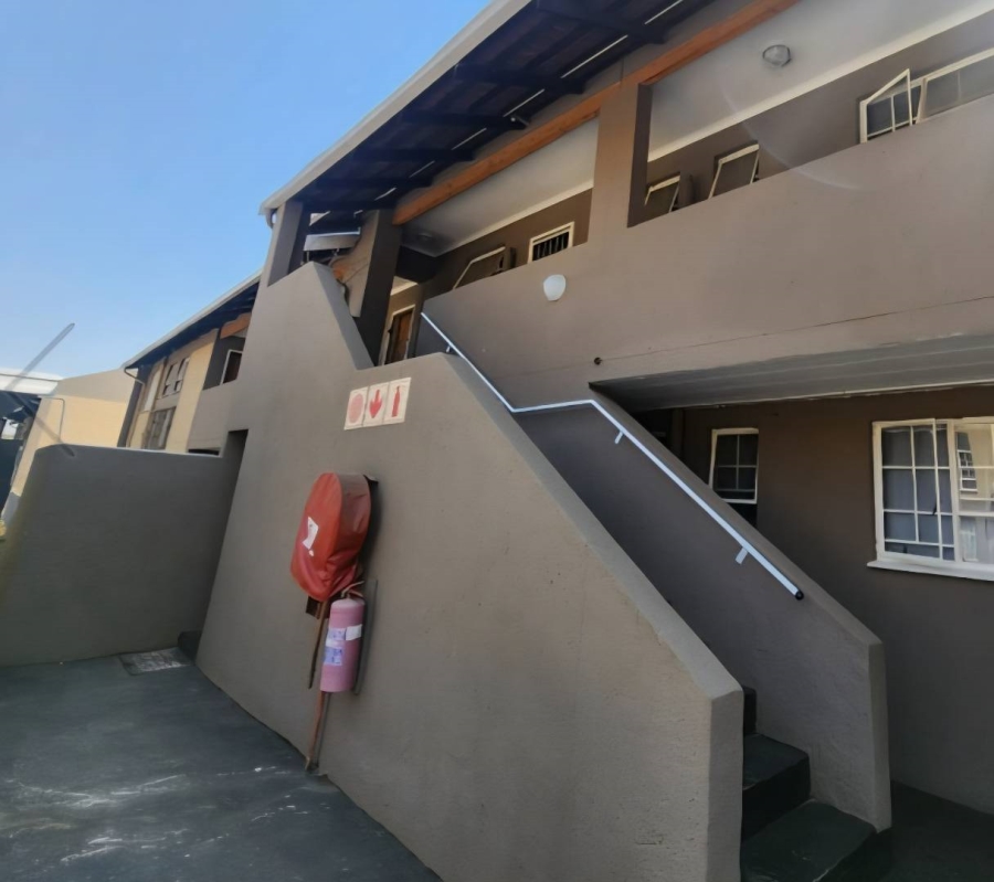 2 Bedroom Property for Sale in Verwoerdpark Gauteng