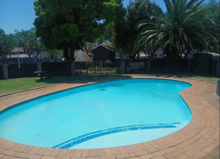 2 Bedroom Property for Sale in Verwoerdpark Gauteng