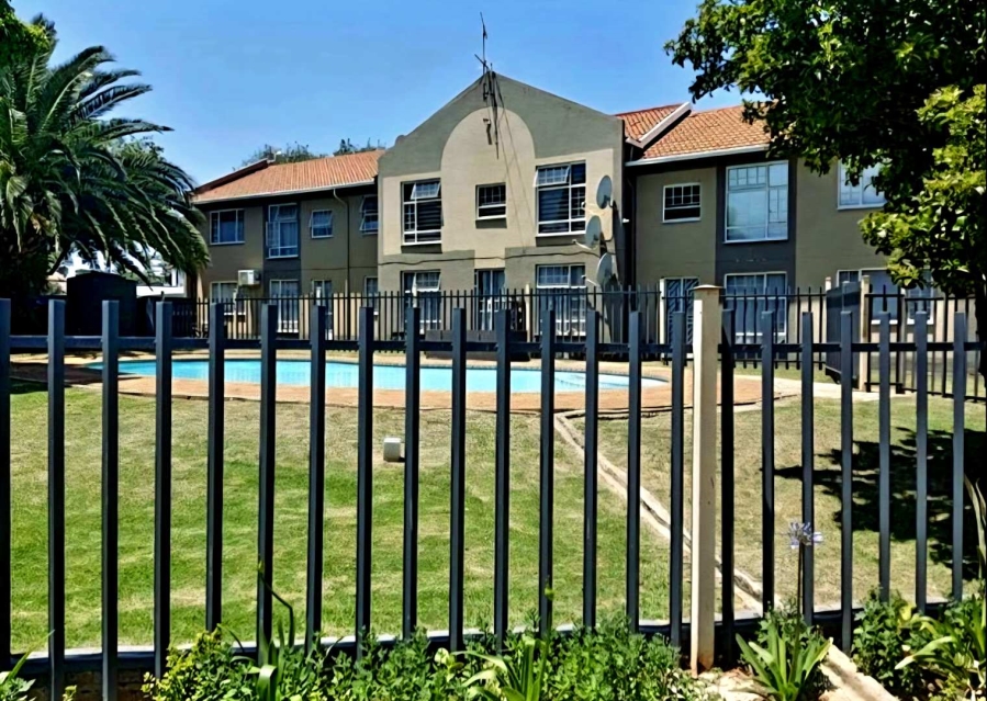 2 Bedroom Property for Sale in Verwoerdpark Gauteng