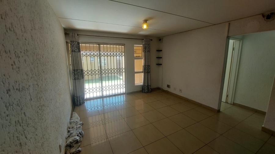 2 Bedroom Property for Sale in Mondeor Gauteng