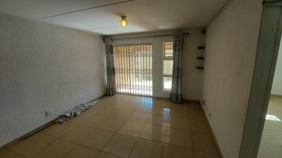 2 Bedroom Property for Sale in Mondeor Gauteng