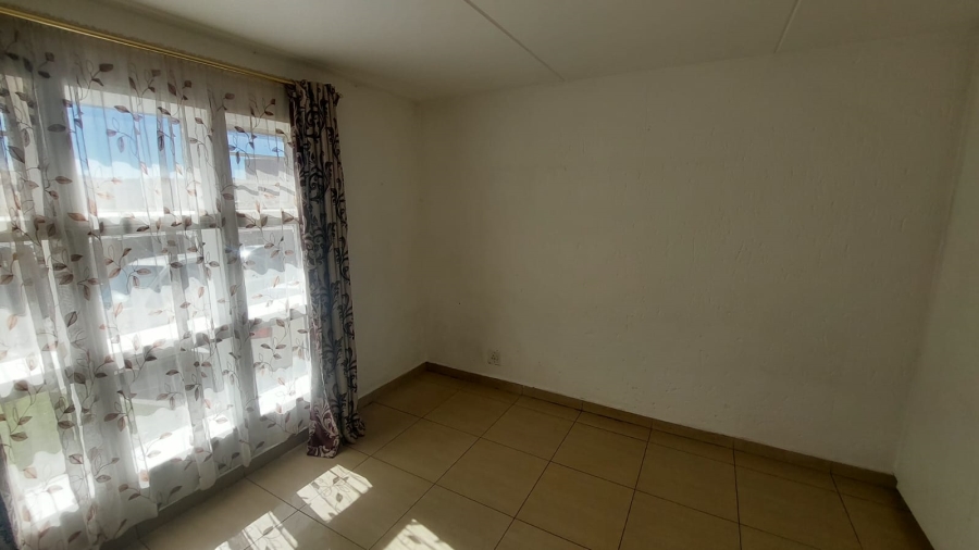 2 Bedroom Property for Sale in Mondeor Gauteng