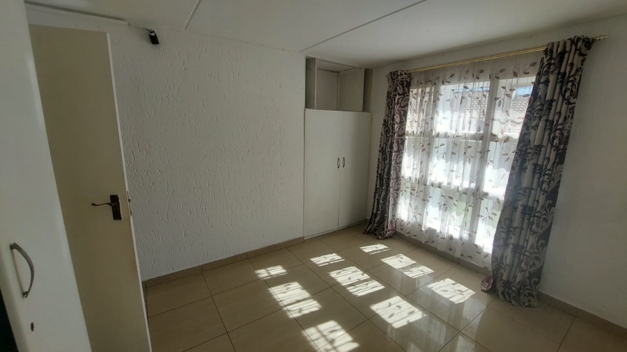 2 Bedroom Property for Sale in Mondeor Gauteng
