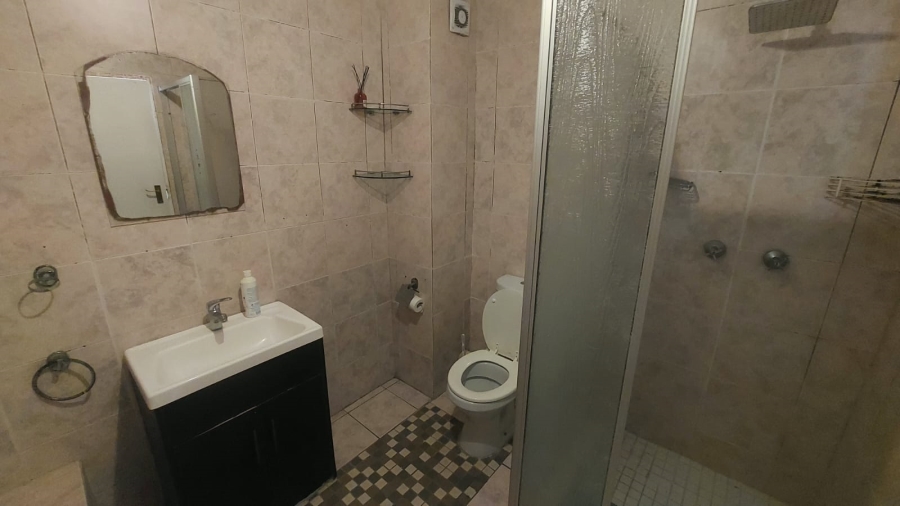 2 Bedroom Property for Sale in Mondeor Gauteng