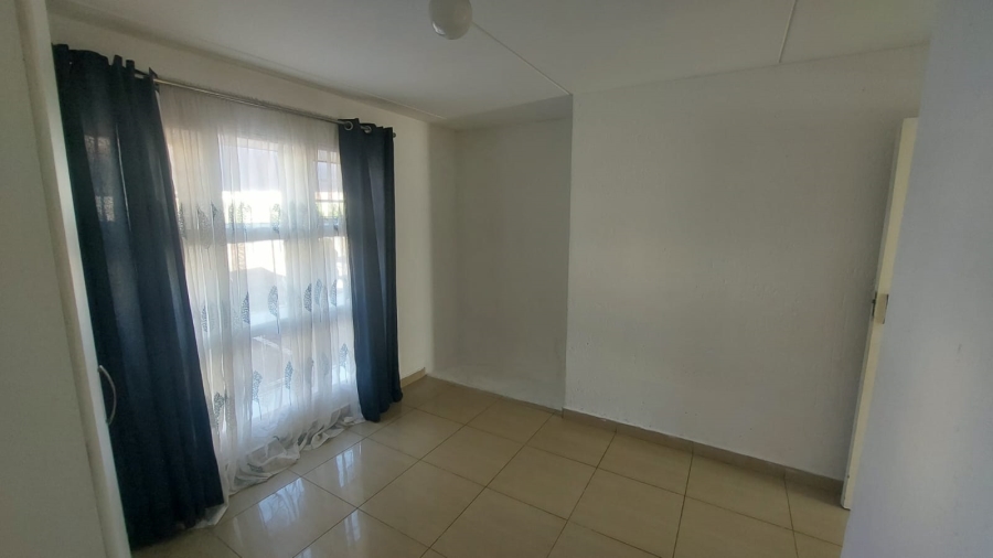 2 Bedroom Property for Sale in Mondeor Gauteng