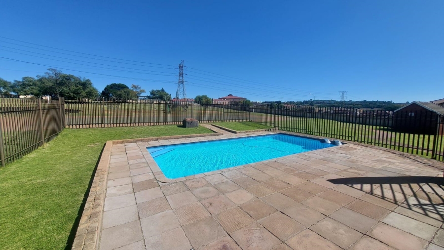 2 Bedroom Property for Sale in Mondeor Gauteng