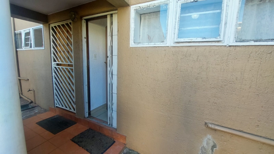 2 Bedroom Property for Sale in Mondeor Gauteng
