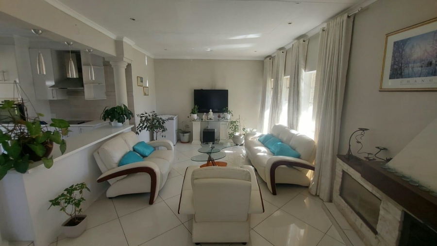 3 Bedroom Property for Sale in Mondeor Gauteng