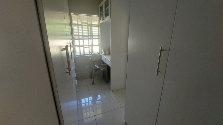 3 Bedroom Property for Sale in Mondeor Gauteng