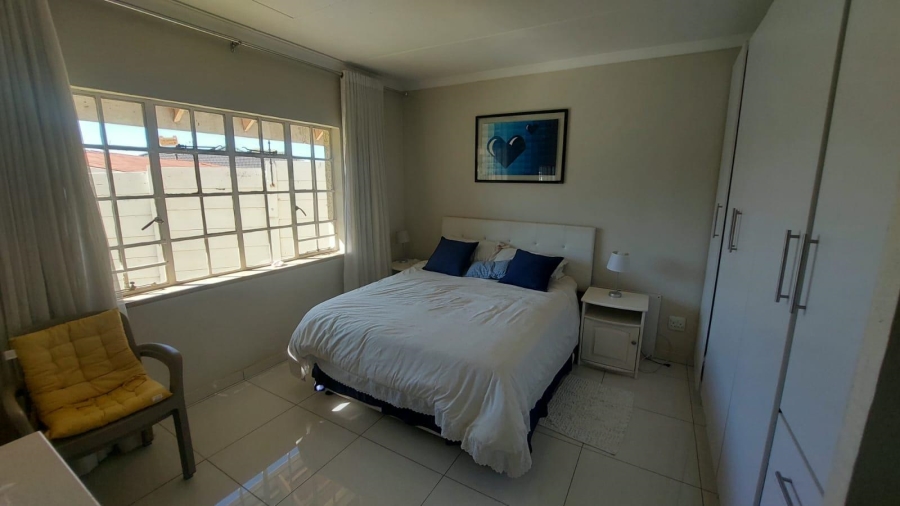 3 Bedroom Property for Sale in Mondeor Gauteng