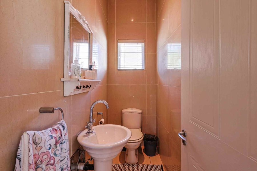 4 Bedroom Property for Sale in Waterkloof Ridge Gauteng