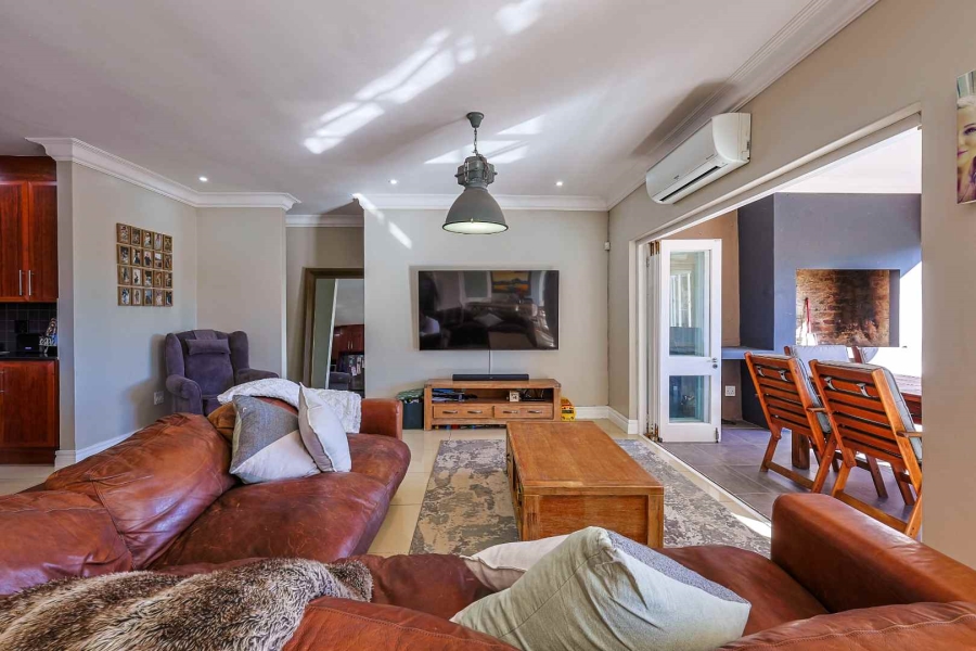 4 Bedroom Property for Sale in Waterkloof Ridge Gauteng